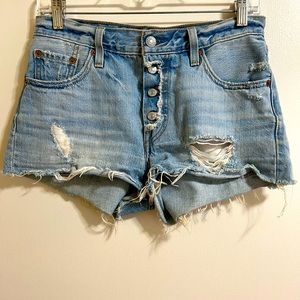 Levi’s 501 shorts size 25